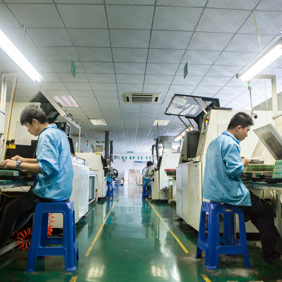 電源適配器廠家：穩壓電源與開關電源之間有什么區別