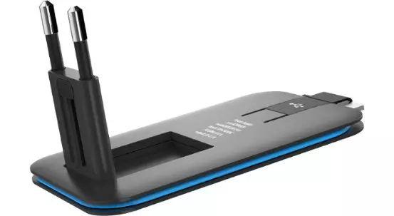這款全球超薄的手機(jī)充電器，造型奇特——飛天鷹電源適配器