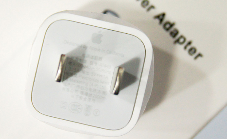 蘋(píng)果iphoneSE發(fā)售，依然配備5V/1A電源適配器